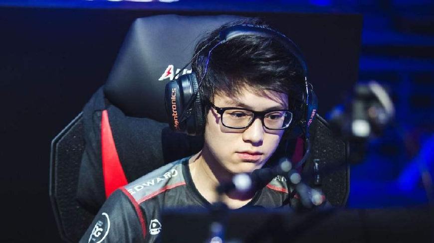 背后反映的 背后反映的